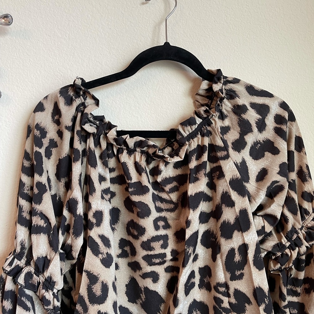 🎉HOST PICK🎉LEOPARD PRINT ON/OFF SHOULDER TOP XL NWT!!! - Picture 9 of 10